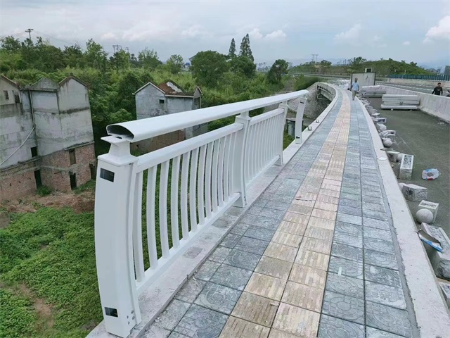 防撞欄桿